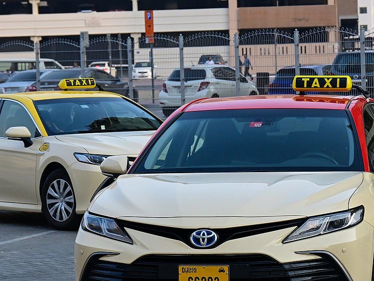 STOCK Dubai Taxi / Taxis