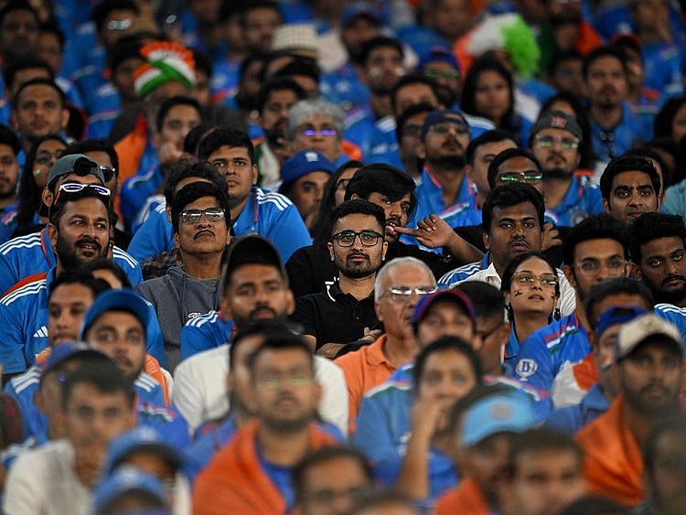 OPN INDIA CROWD DEJECTED