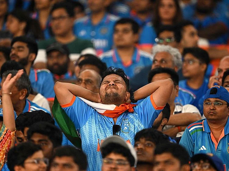 OPN INDIA CROWD DEJECTED