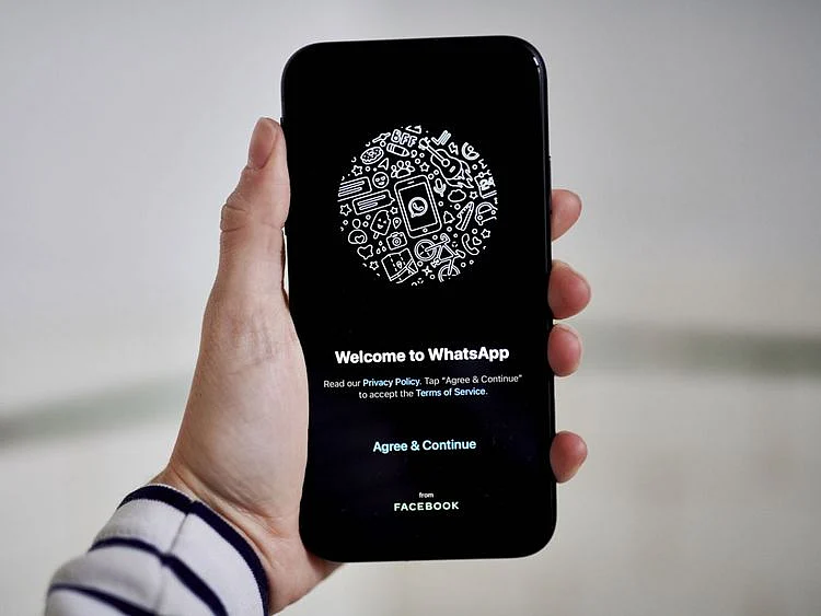 STOCK - WHATSAPP APP PRIVACY