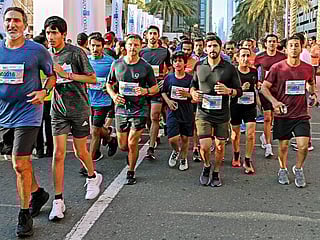 Sheikh Hamdan leads Dubai Run as 226,000 residents join him