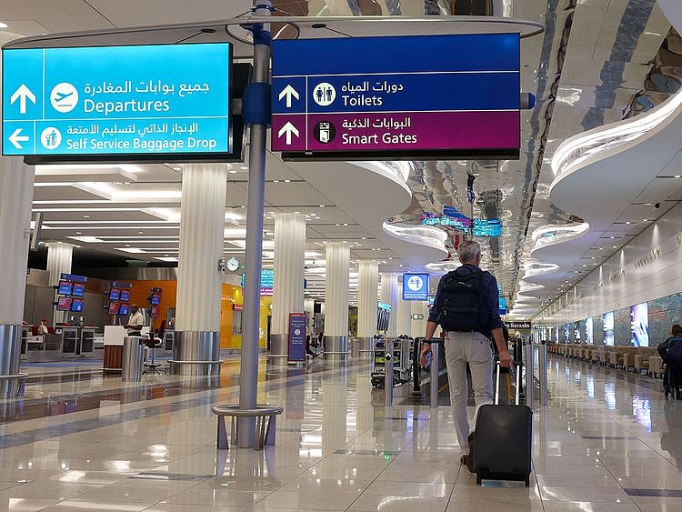 STOCK DUBAI AIRPORT / TERMINAL 3 / EMIRATES