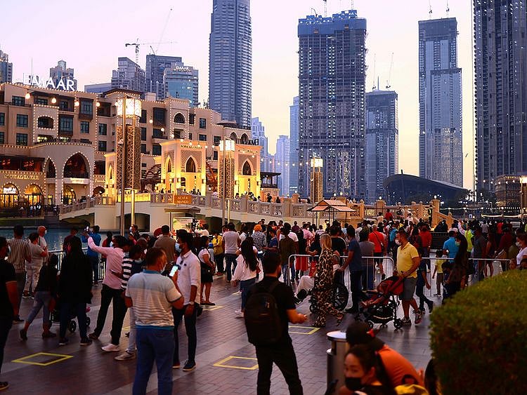 STOCK DUBAI TRAVEL RUSH