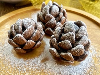 Video: TikTok viral easy 'Pinecone' cake recipe