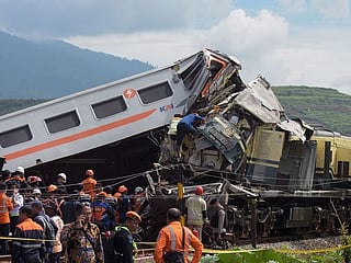 Photos: 4 dead, 22 injured in Indonesia train collision
