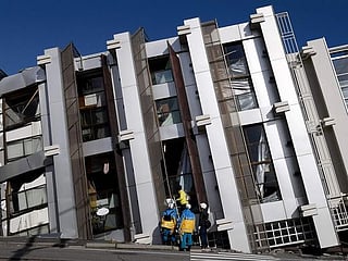 Japan quake death toll rises to 92, missing 242