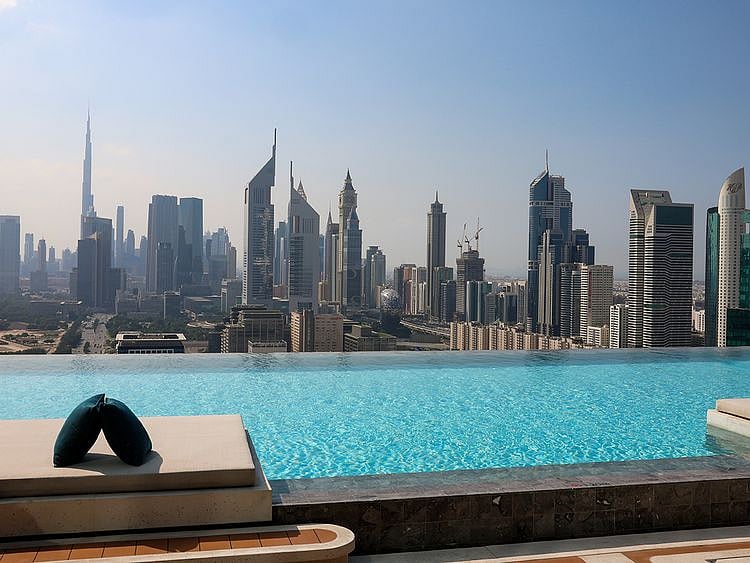 STOCK DUBAI SKYLINE / PROPERTY