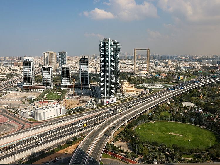 STOCK DUBAI SKYLINE / PROPERTY