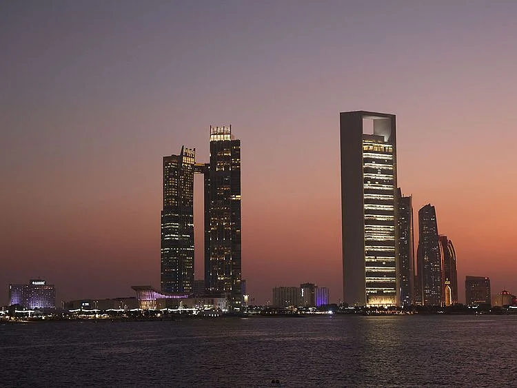 STOCK Abu Dhabi skyline/ property