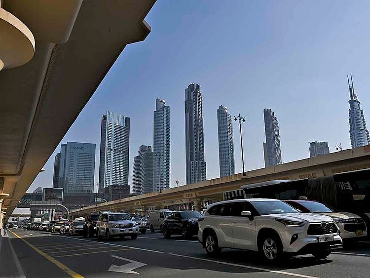 STOCK Dubai skyline / property