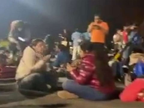 Passengers seen eating on tarmac at Mumbai airport.