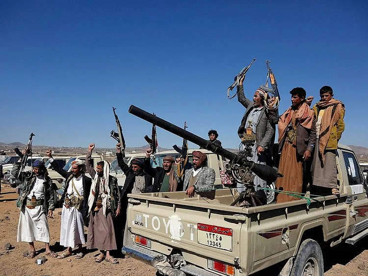 Houthi fighters