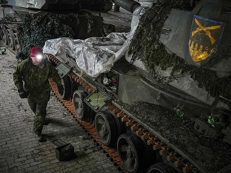Illustrative image. A Ukrainian serviceman of the 92nd repairs a self-propelled howitzer, in Donetsk region, Ukraine January 21, 2024.