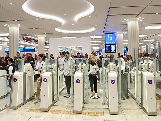 두바이 공항 스마트게이트 이용 자격, 출국 전 온라인으로 확인하는 방법