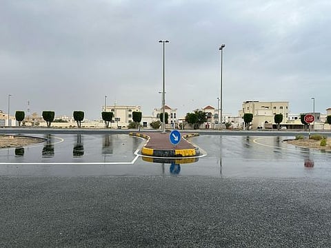 Unstable weather in UAE: Light rain and cloudy skies hit parts of Abu Dhabi
