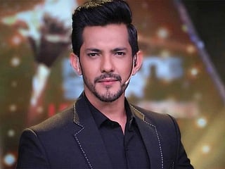 Singer Aditya Narayan hits a fan with his microphone and flings his phone