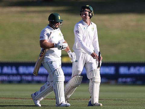 South Africas Ruan de Swardt (right) and Shaun von Berg walk off the field at the end of day one of the second Test against New Zealand at Seddon Park in Hamilton on Tuesday.