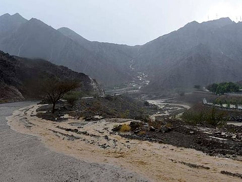 Heavy rains in Kalba leads to flooding in many areas displacing hundreds of people.