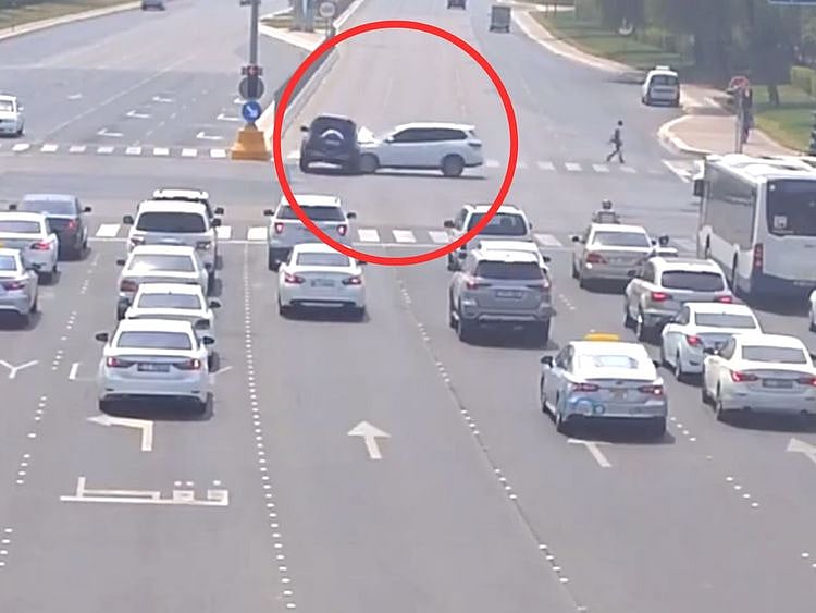 Abu Dhabi Police distracted driving