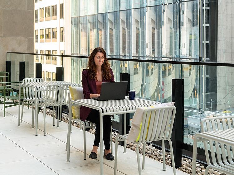 Stock-IWG-(coworking spaces)