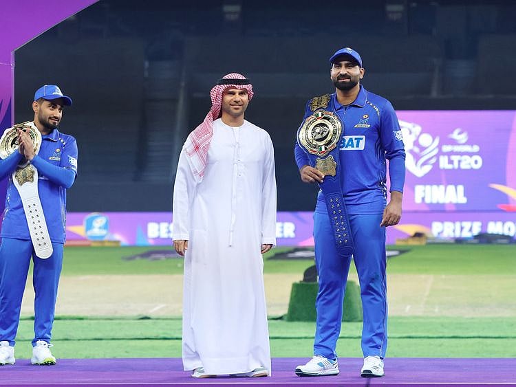 Muhammad Waseem of MI Emirates receives the Best UAE player during the presentation of the Final of the DP World International League T20 between the MI Emirates and the Dubai Capitals-1708528661438