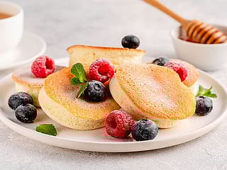 Fluffy Japanese soufflé pancakes: A step-by-step guide to cloud-like perfection