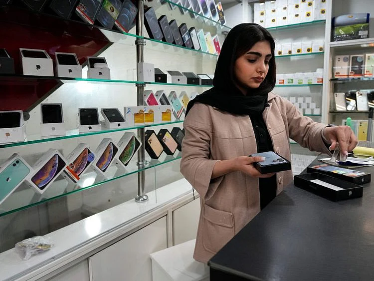 iphone iran-1709203794173