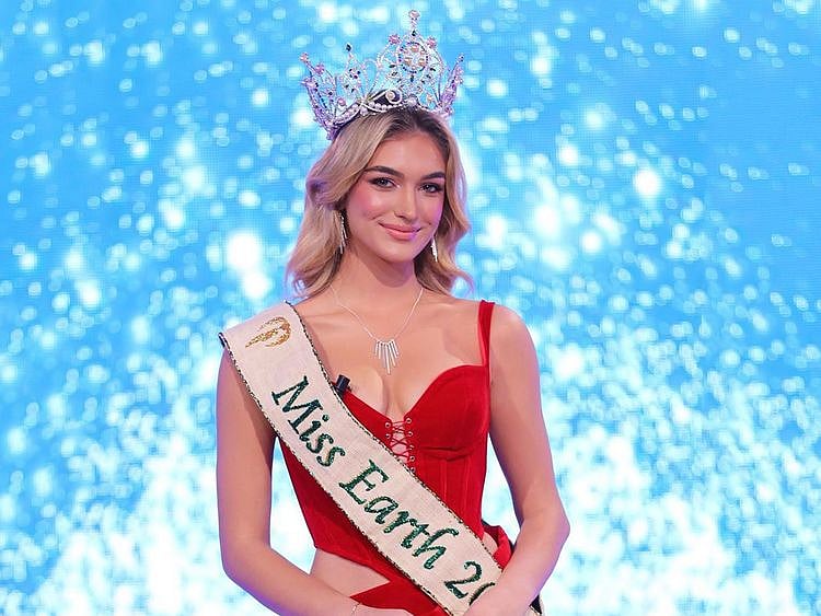 DLK Fashion- Miss Earth Winner