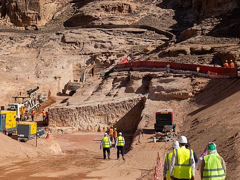  The Sharaan Resort in AlUla will have 28 customized hotel suites carved into the sandstone mountain facade. The excavated areas will be one on top of the other.