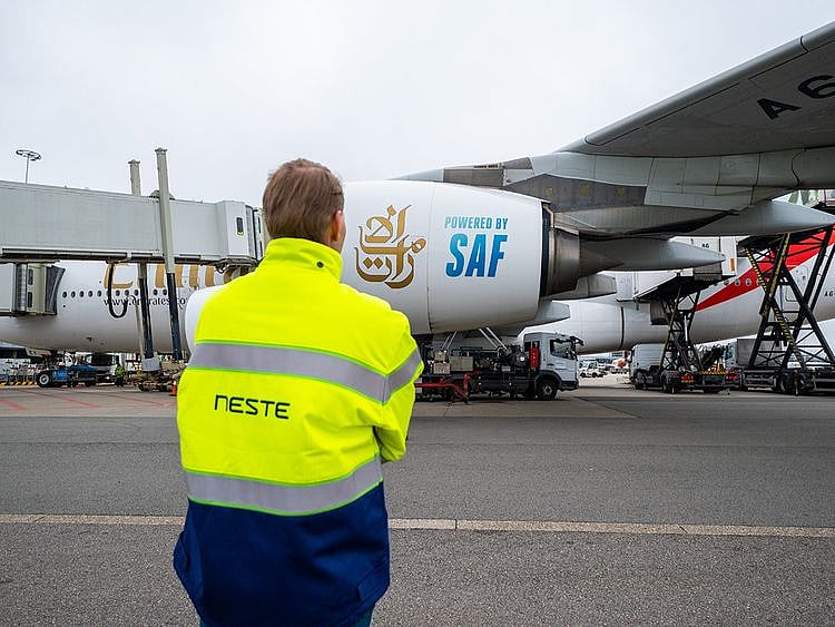 STOCK Emirates SAF Neste Amsterdam