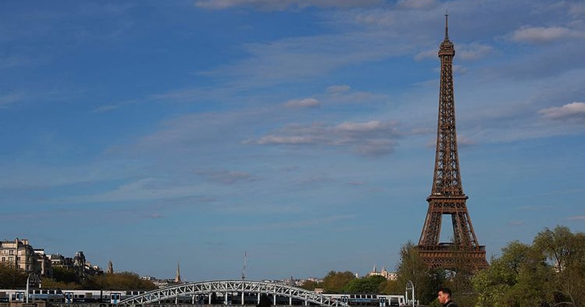 Eiffel Tower Closed After Staff Protest Women's Removal for Hindu Delegation in Paris
