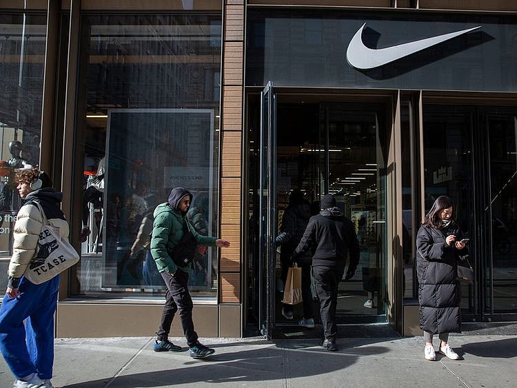 STOCK Nike