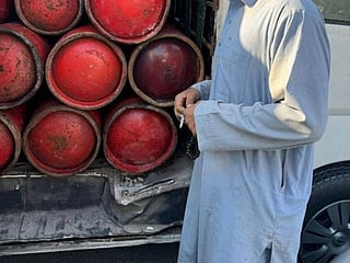 Dubai Police seize passenger bus loaded with unlicensed gas cylinders