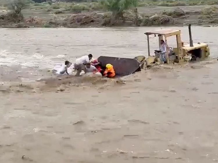 asir floods-1714296887286