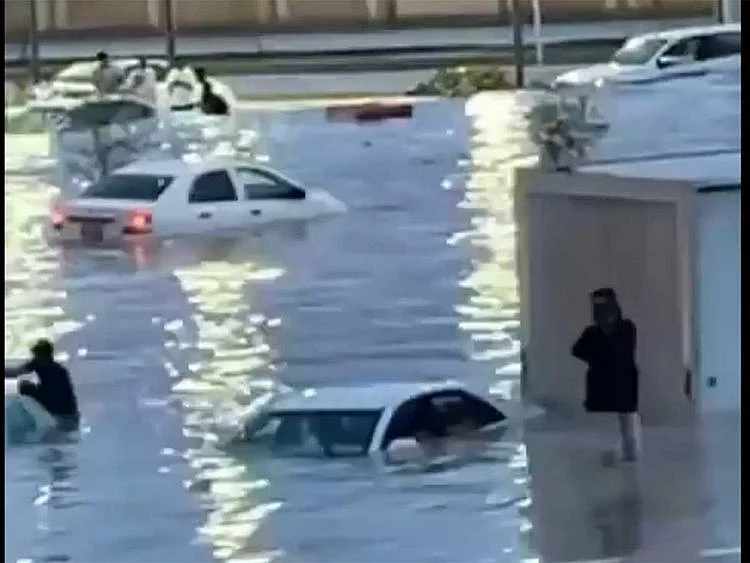 The central region of Qassim is one of the areas hit hardest overnight. Saudi Arabia has been receiving heavy rain for the past few days. 
