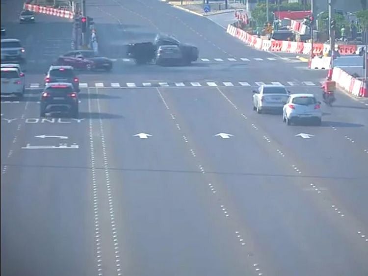 ad-police-video-still-of-accident-after-red-light-jump-1714908731583