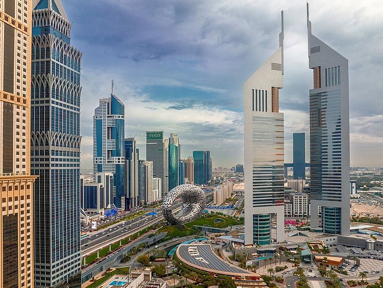 STOCK DUBAI SKYLINE / TOURISM