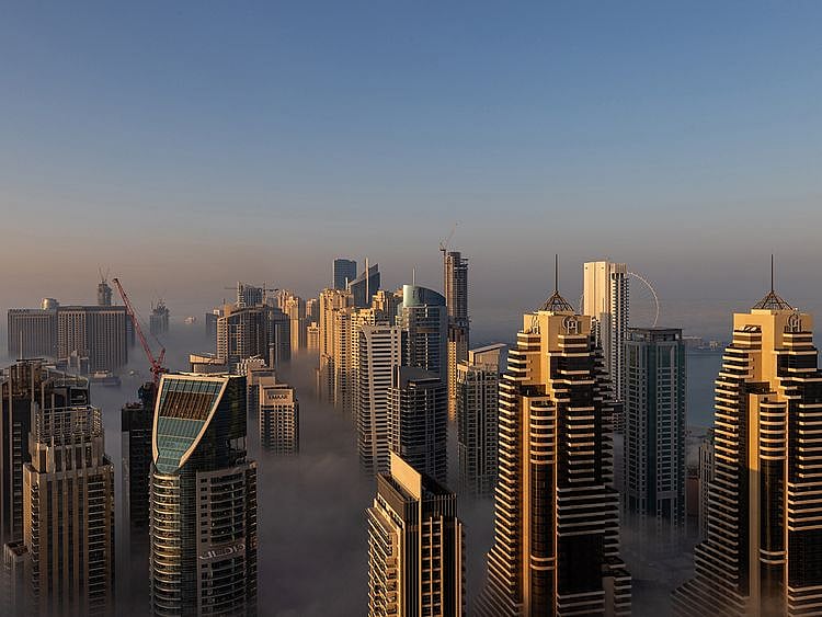 Stock-Dubai-Skyline-(Fog)