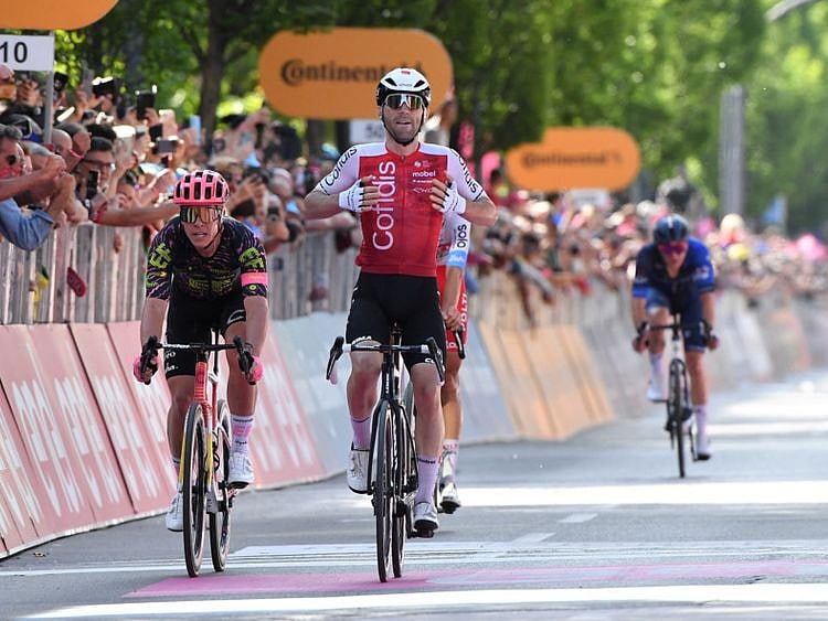 Copy of 2024-05-08T154329Z_1005906277_UP1EK5817OFRJ_RTRMADP_3_CYCLING-GIRO-1715190177773