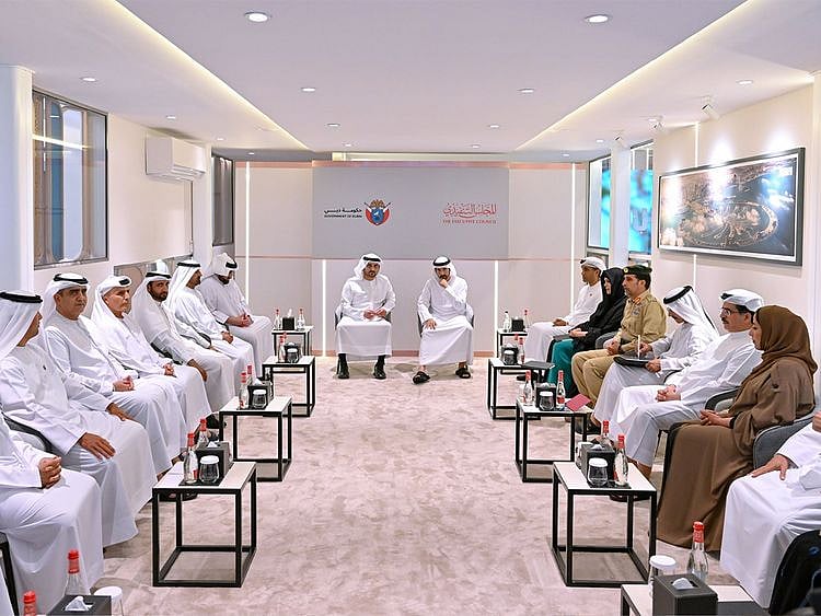 Sheikh Hamdan chairs Executive Council meeting at the Arabian Travel Market exhibition