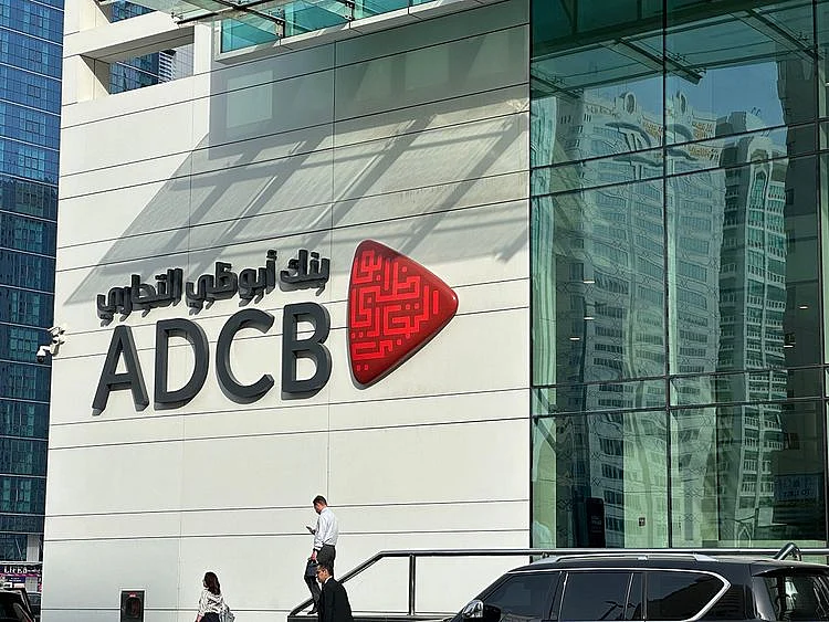 STOCK Abu Dhabi commerical Bank (ADCB)