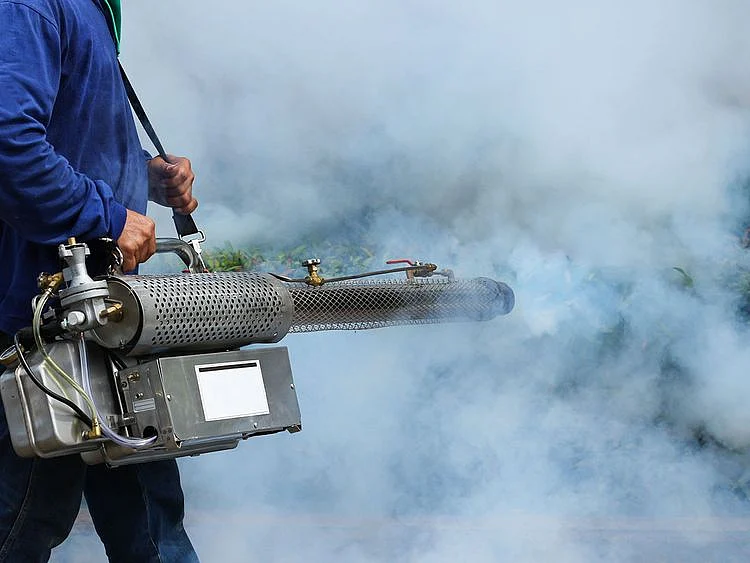 shutterstock_SPRAY FOR DENGUE-1716373469510