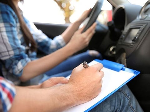 If you encounter a driving school vehicle, it’s important to minimize risks for learner drivers who might be inexperienced. 