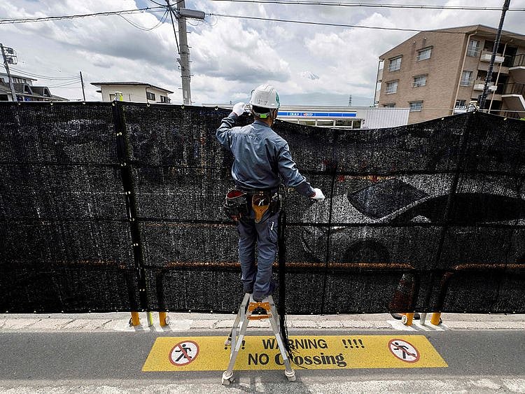 20240528 mount fuji barrier