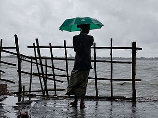 Cyclone toll in Bangladesh and India rises to 65