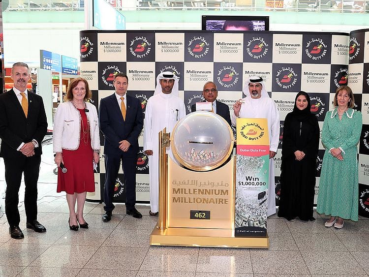 The_Dubai_Duty_Free_executive_team_art_the_draw_for_the_DDF_Millennium_Millionaire_Series_462-1716976928699