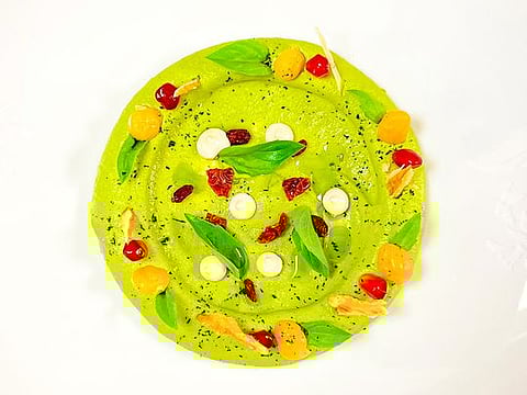 Try this perfect vegan and gluten-free basil hummus recipe for your next snack!