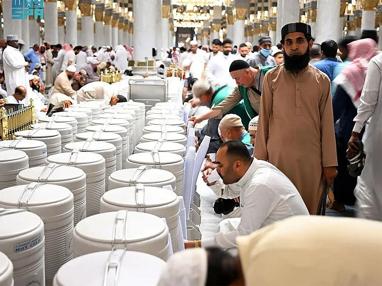 After undertaking the Umrah rites in the Grand Mosque, Islam’s holiest site in Mecca, many pilgrims would flock to the Prophet’s Mosque to pray and visit Al Rawda Al Sharifa. 