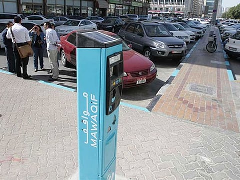 The Mawaqif Regulation Law regulates public parking usage to improve traffic flow across Al Ain.