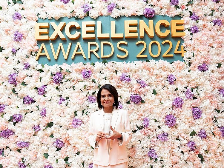 Poonam Bhojani with her Excellence in Education – Best Education Entrepreneur award